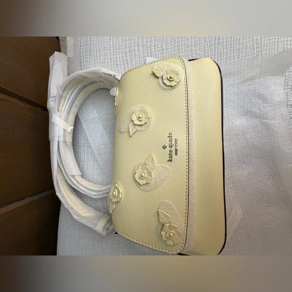 Kate‎ Spade  Sutton Floral Mini Crossbody NWT  Originally $329 Beautiful Lemon